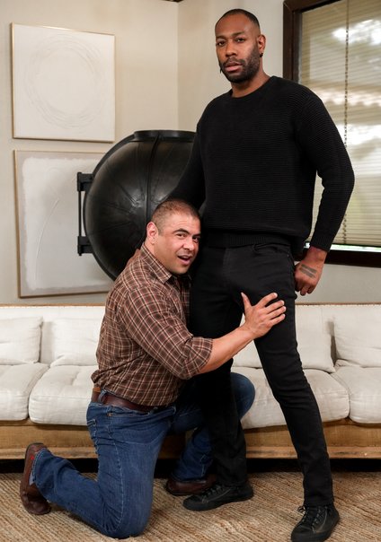 Draven Navarro Fucks His Old Friend August Alexander